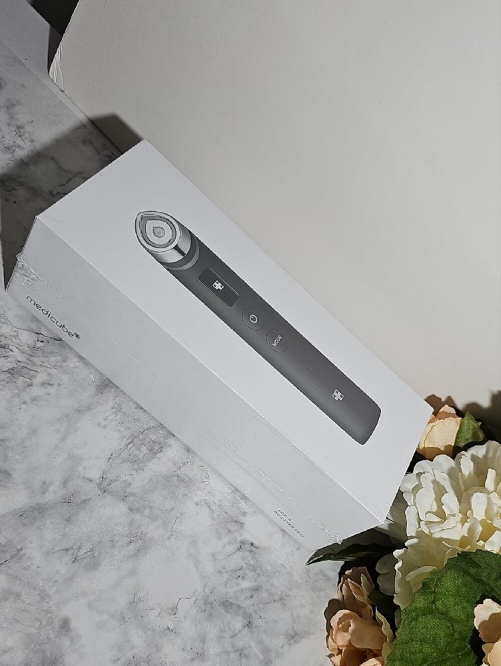 Medicube BOOSTER PRO  Facial Device - Black - Picture 6 of 6